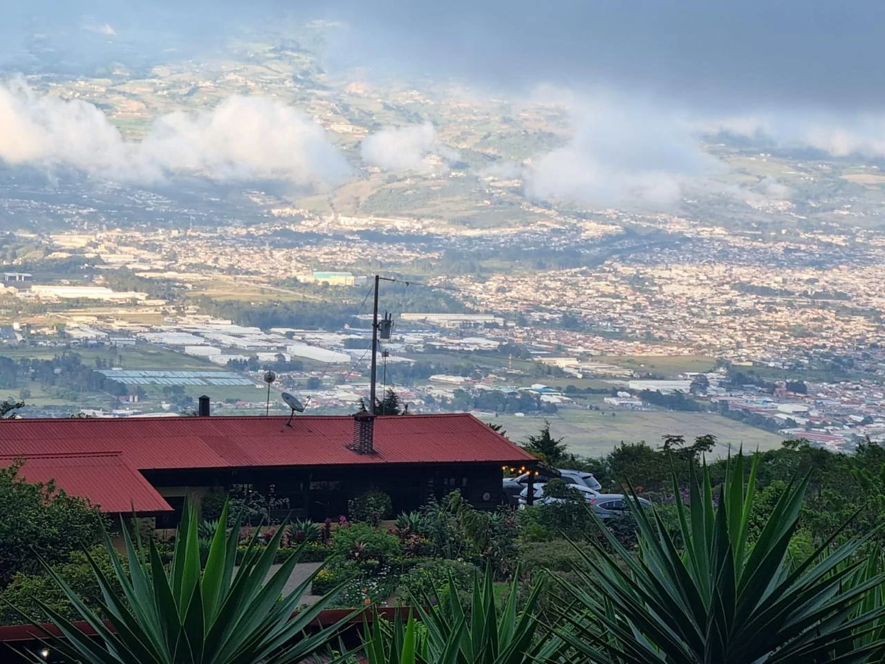 Cartago, gourmet coffee plantation: Charming Coffee Retreat Home with Stunning Views and Gourmet Coffee Plantations - Gallery image 36