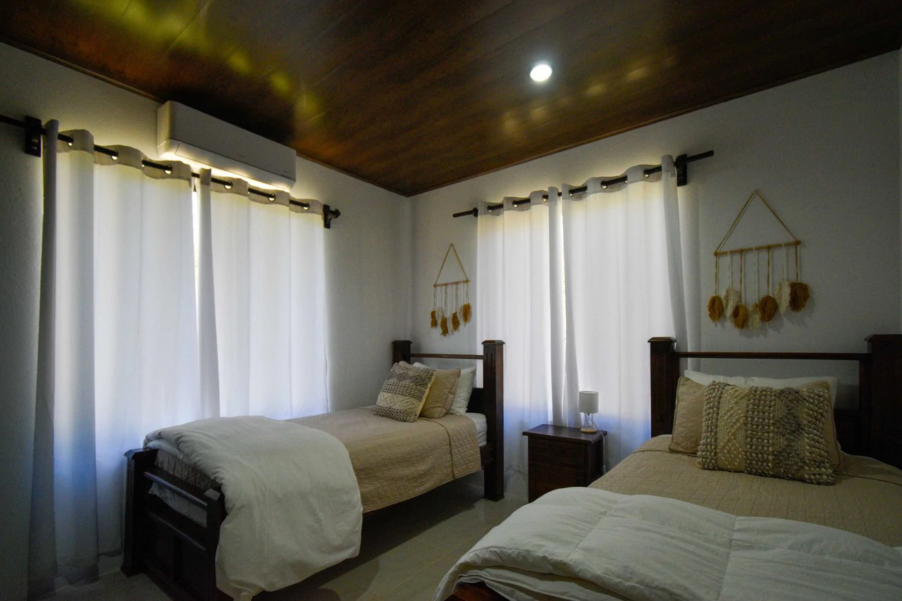 Home and Rental Apartment in Quiet Neighborhood - Gallery image 11
