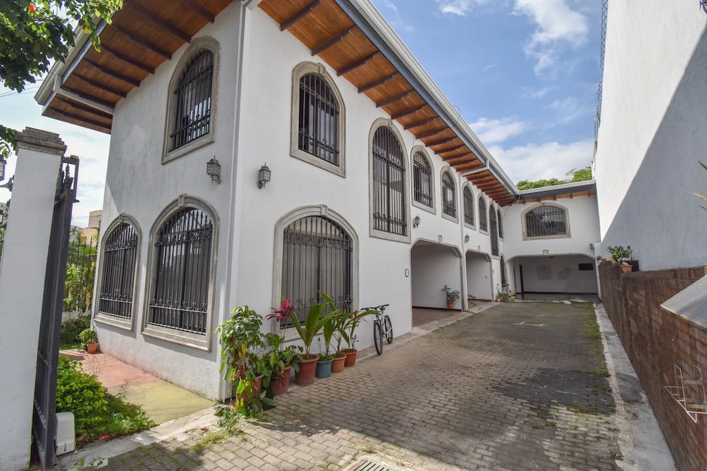 Excelente Oportunidad Propiedad con 2 casas en Trejos Montealegre: House For Sale in Trejos Montealegre - Gallery image 2