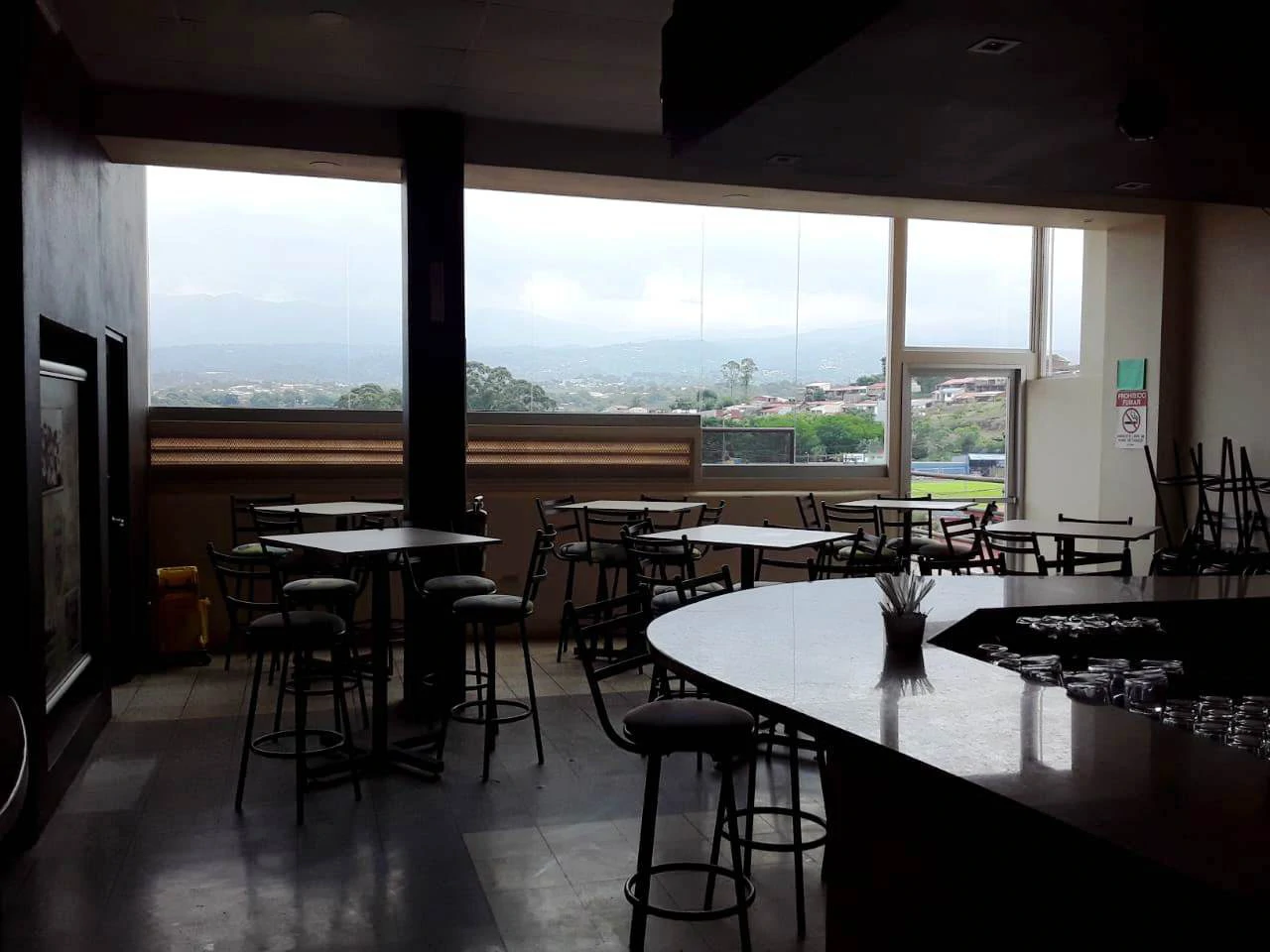 RARE Downtown Commercial: 2 level Commercial building in the heart of Grecia! - photo 4