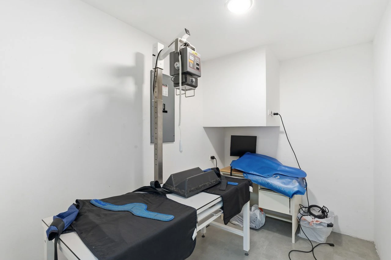 Vet Clinic: Prime Commercial Property & Veterinary Clinic For Sale - Gallery image 6