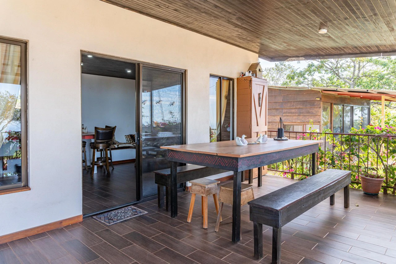 Casa Asia: Sweeping Ocean Views with All Solar Power - photo 7