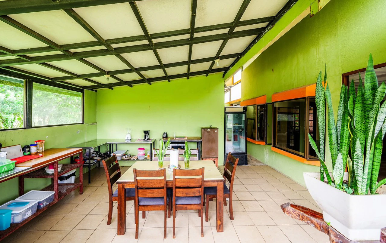 Five Corners Business Hub: Prime location on the main road surrounding Lake Arenal.. Commercial Potential ! - Gallery image 20