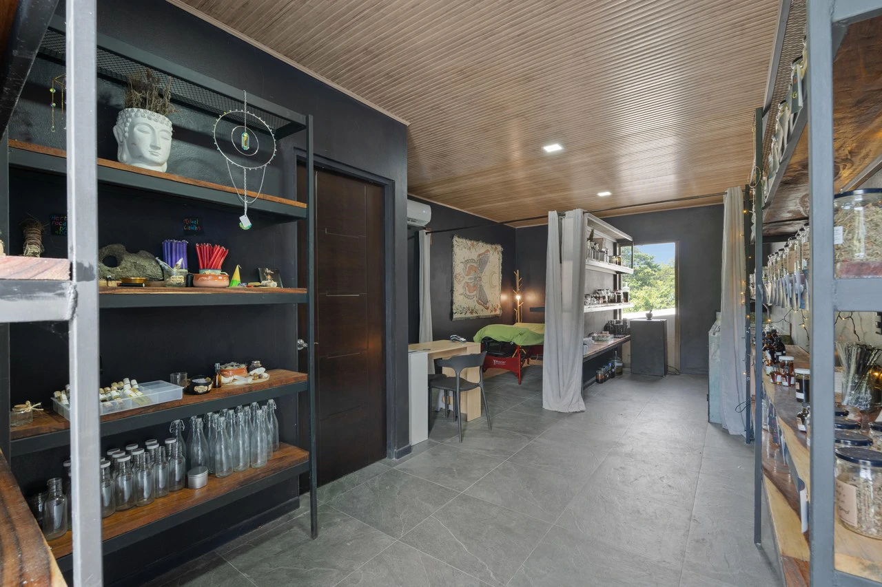 Rare Residential + Commercial: Investment Combo on Key Corridor - Gallery image 8