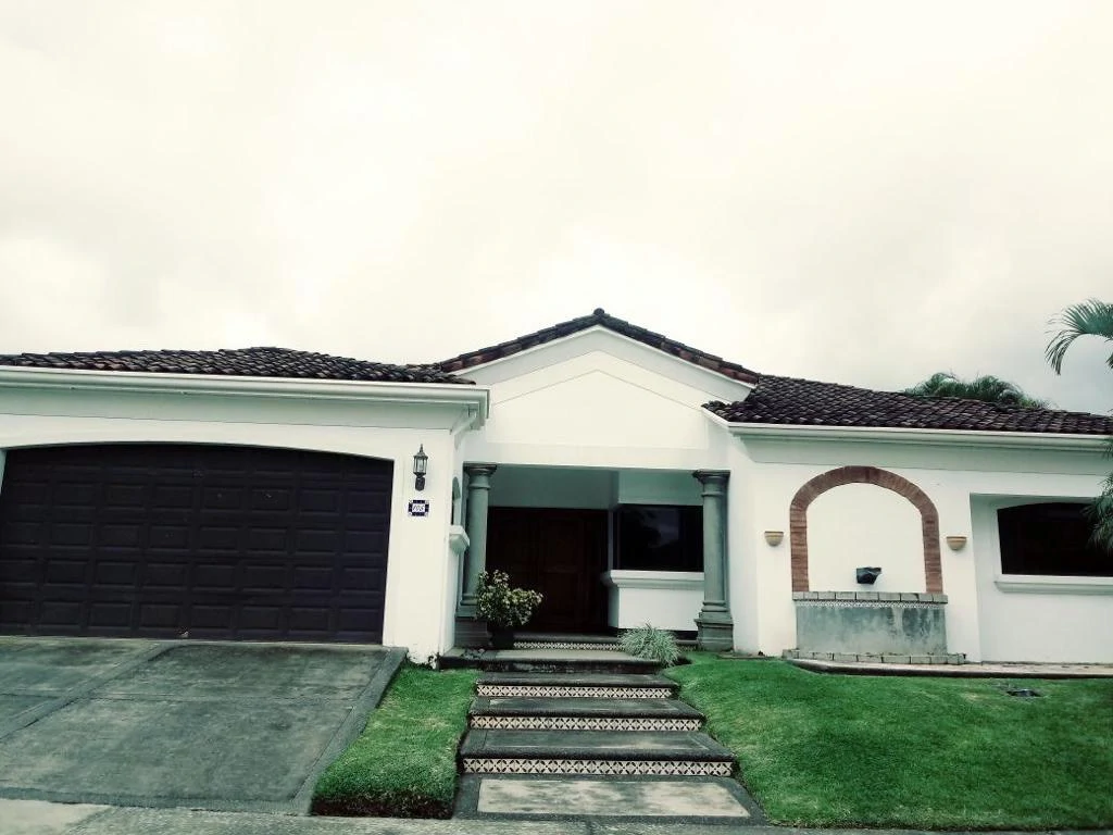 House For Sale in Pozos