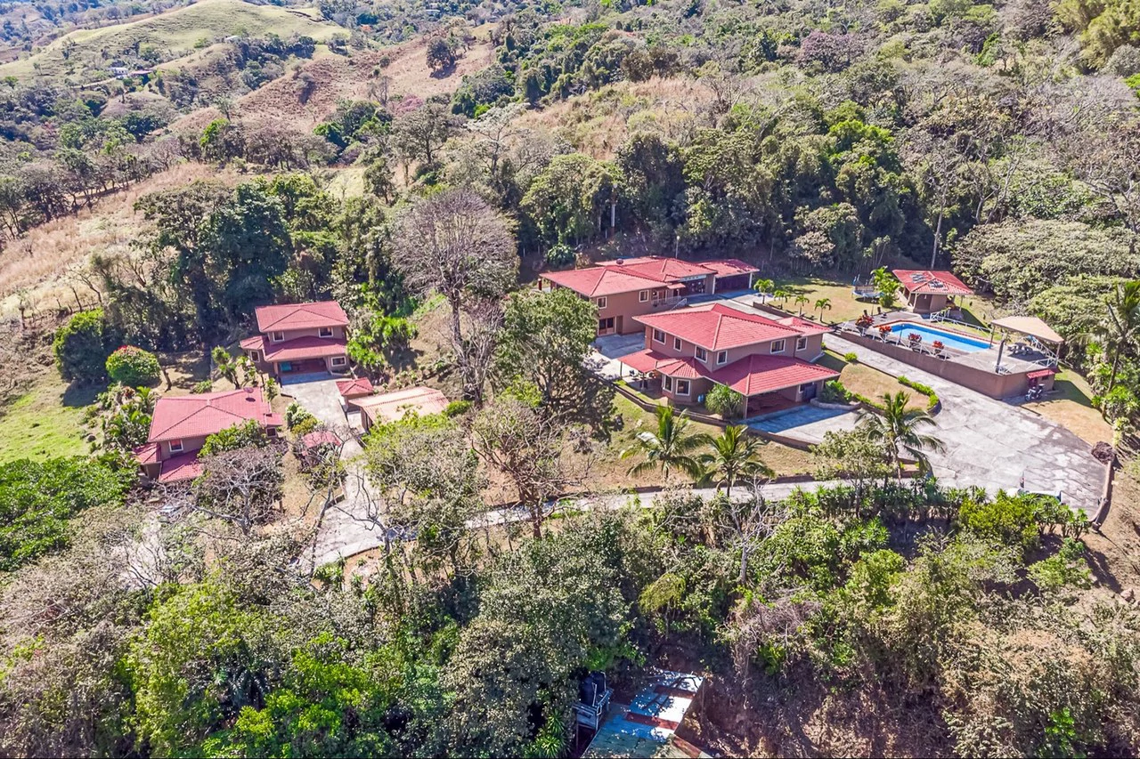 Family-Focused Complex with Four Residences
