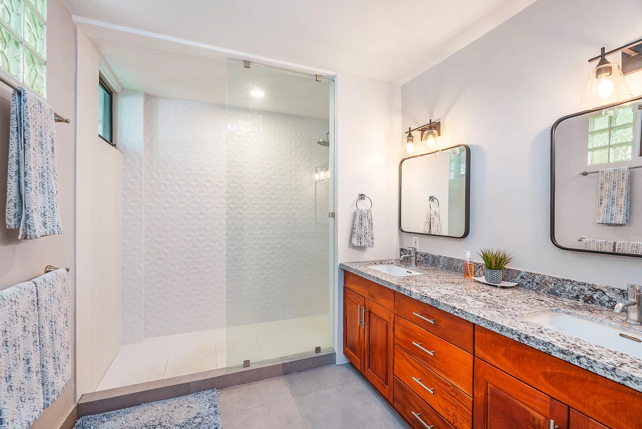 Las Brisas #15: Beachfront Condo With Luxury Upgrades & Unparalleled View - Gallery image 24