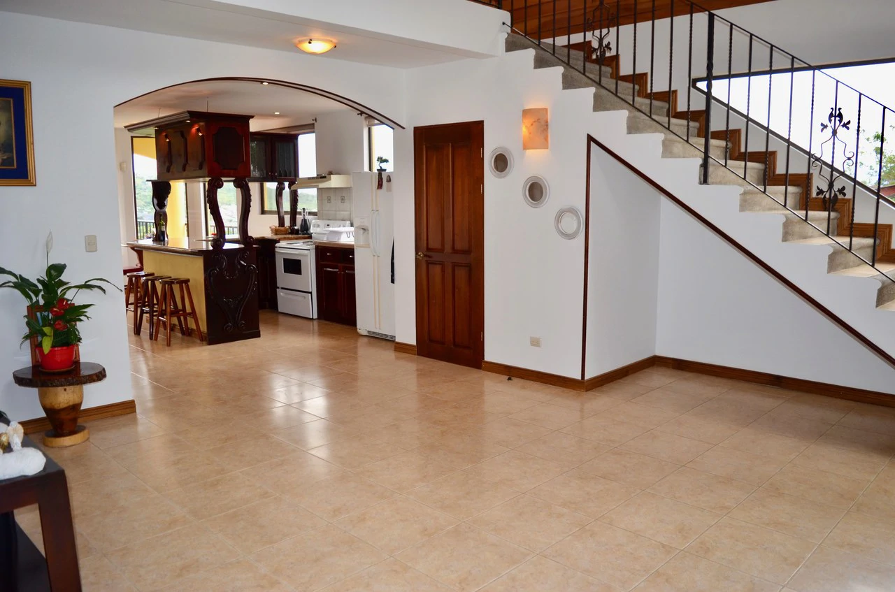 MOUNTAIN PROPERTY WITH VIEW AND 3 HOUSES - Gallery image 11