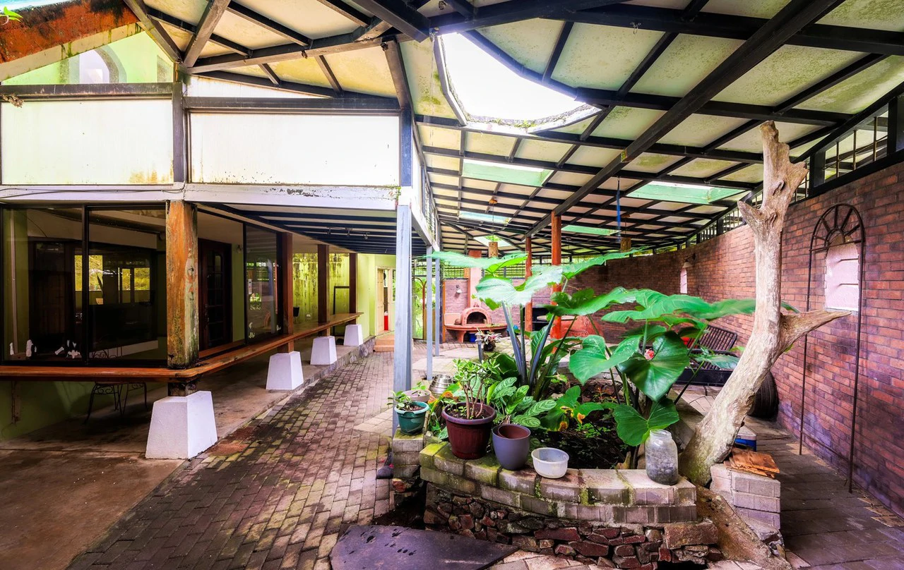 Five Corners Business Hub: Prime location on the main road surrounding Lake Arenal.. Commercial Potential ! - Gallery image 12
