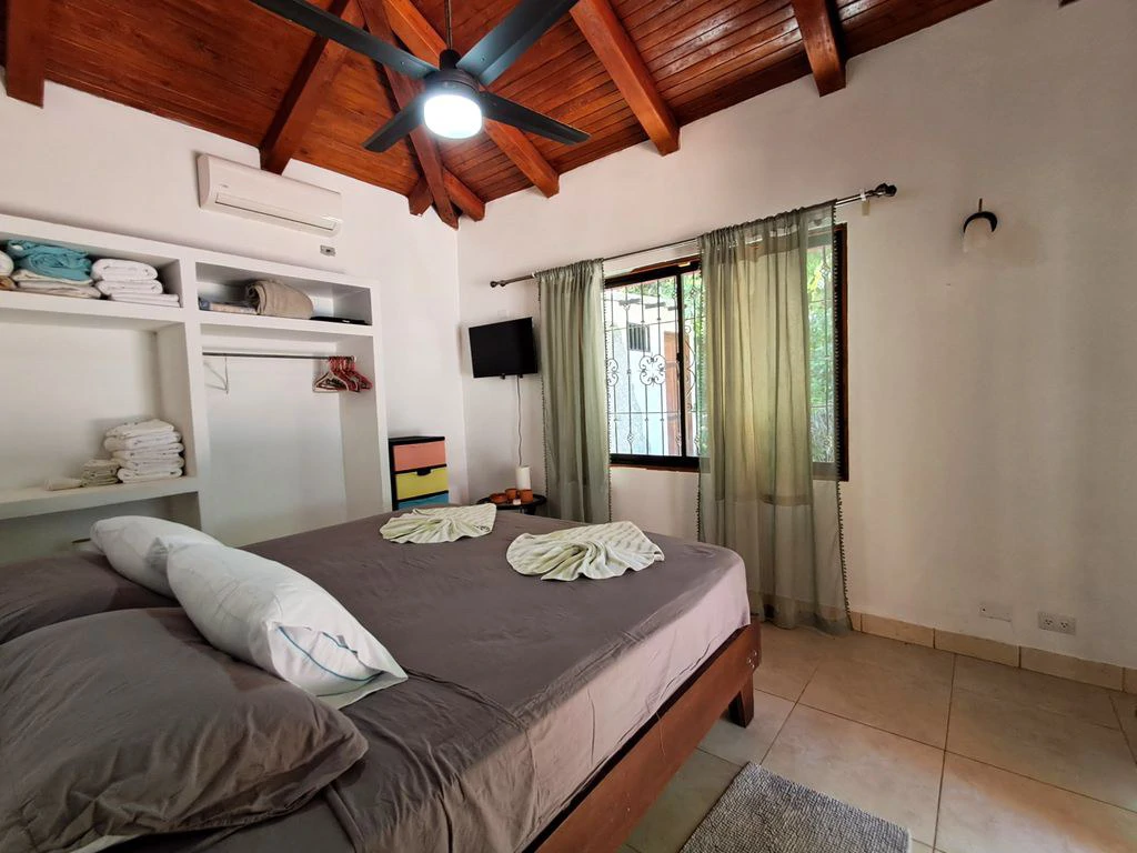 Casa Colibri: Tropical Home with Casita, Pool & Prime Buenavista Location - Gallery image 9