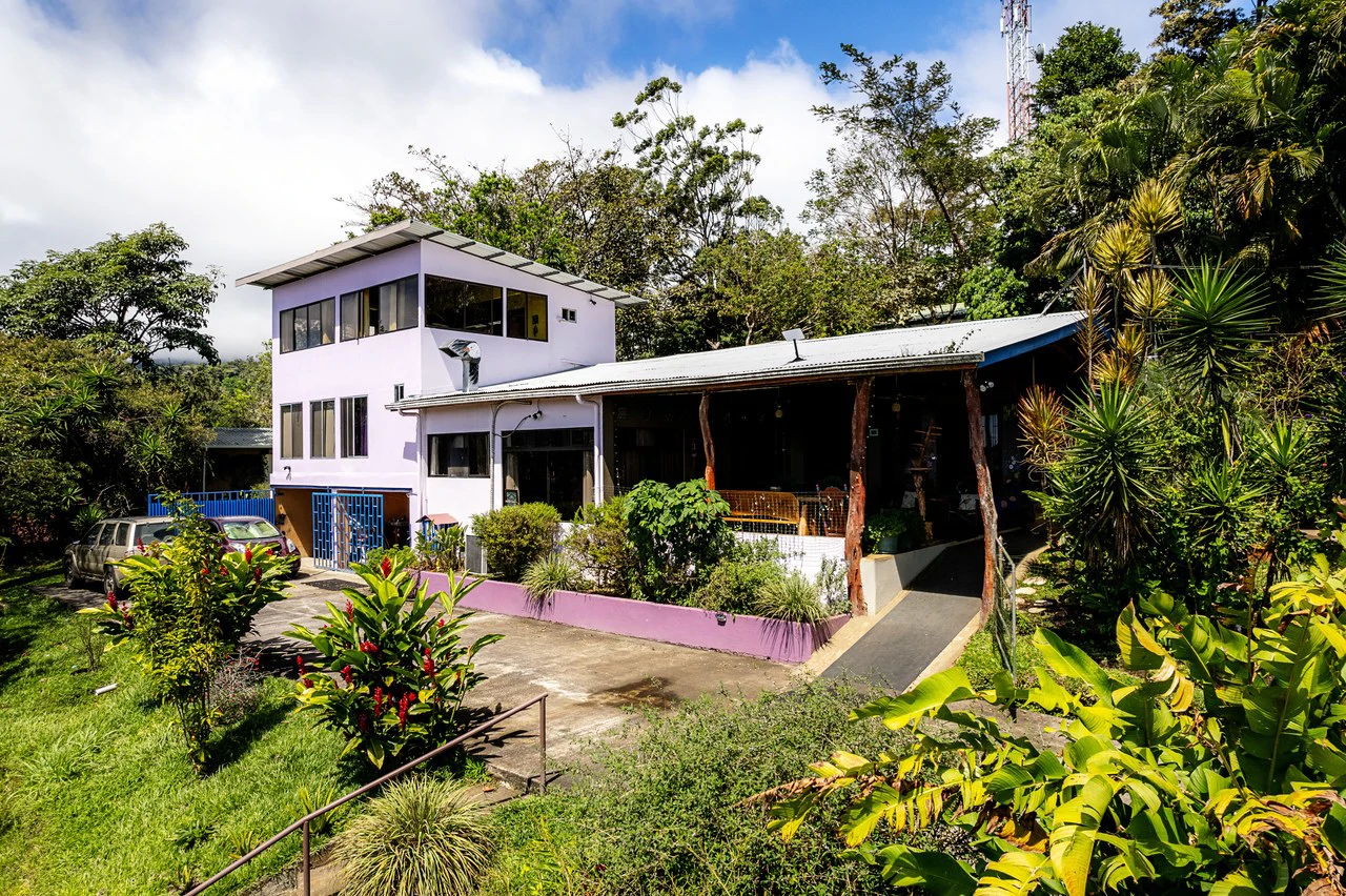 Harmony Haven: Lake Arenal View Home and Guest Casita