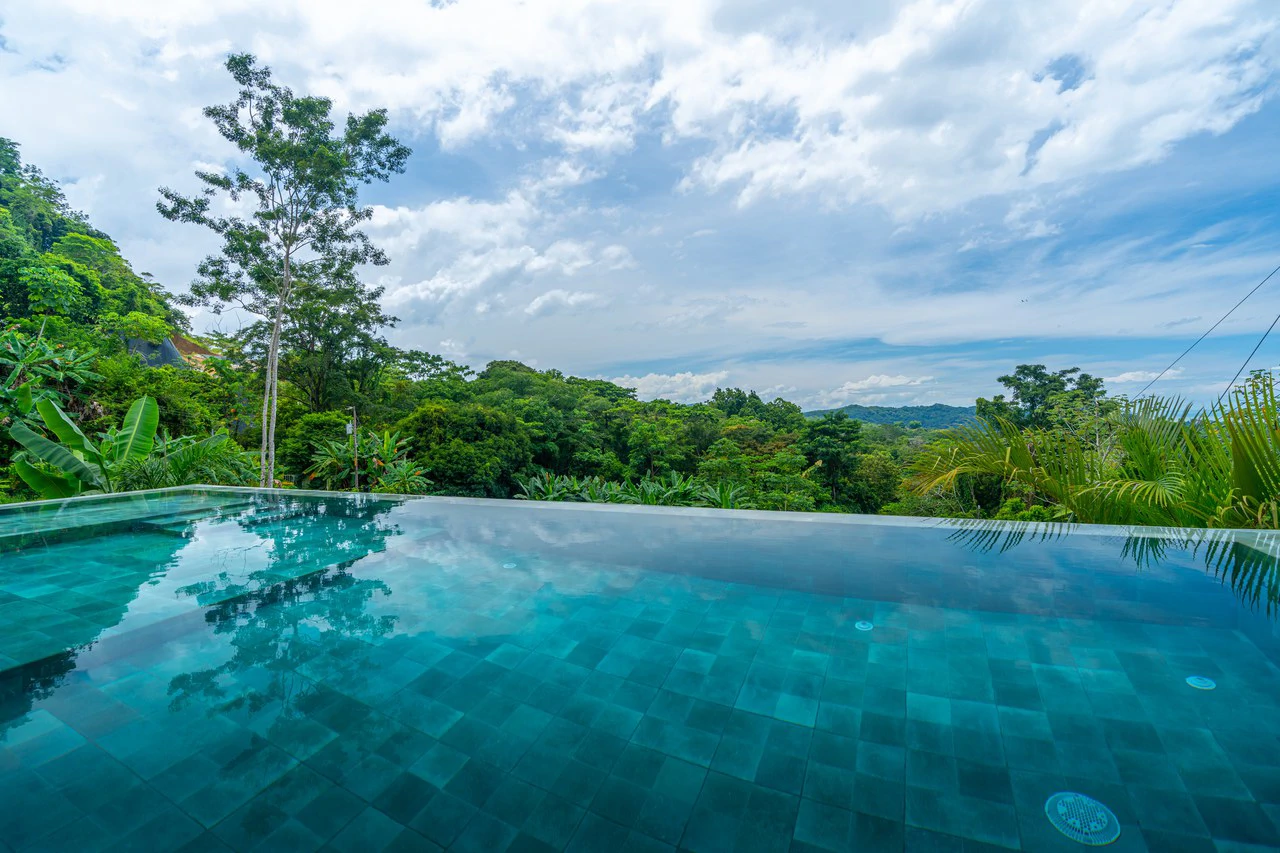 Casa La Artista: Sleek Modern Retreat with Ocean & Mountain Views in Ojochal - Gallery image 13