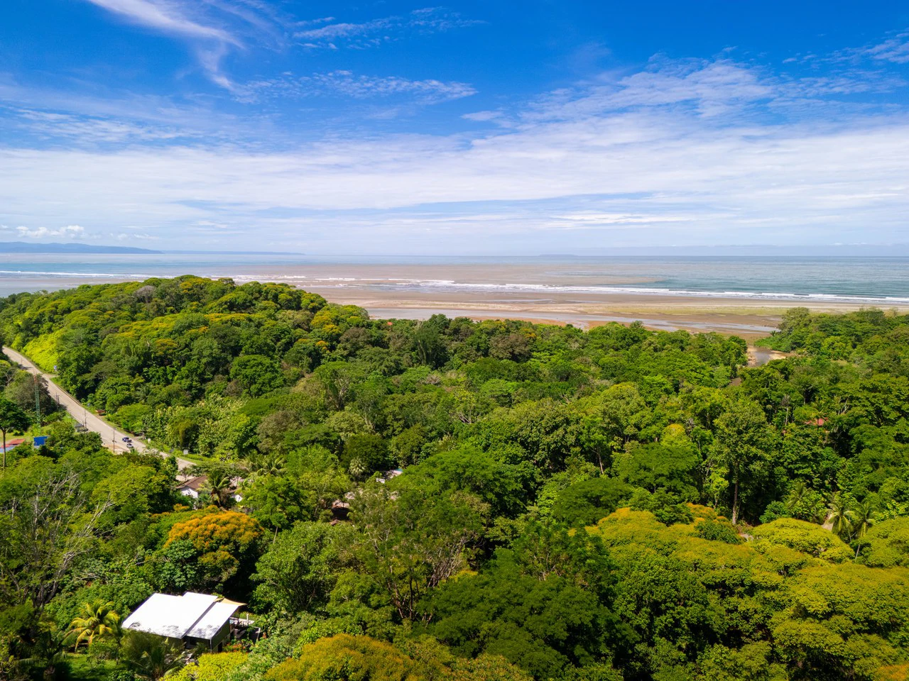 Casa Chiquita: Ocean View Retreat in the Heart of Ojochal – 3 Bed, 3 Bath with Pool, Fruit Trees & Prime Location - Gallery image 7