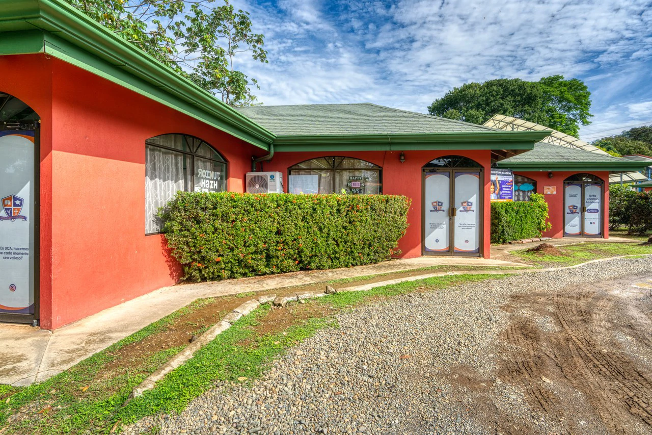 THRIVING SPORTS AND COMMERCIAL BUSINESS WITH OWNER FINANCING OPTION: Rincon Uvita - Gallery image 11