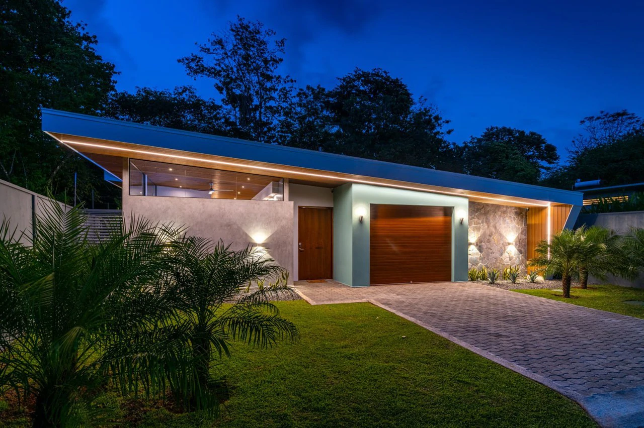Amazing New Villa Cayman: Solar Powered and Walk to the Beach in Uvita! - Gallery image 23