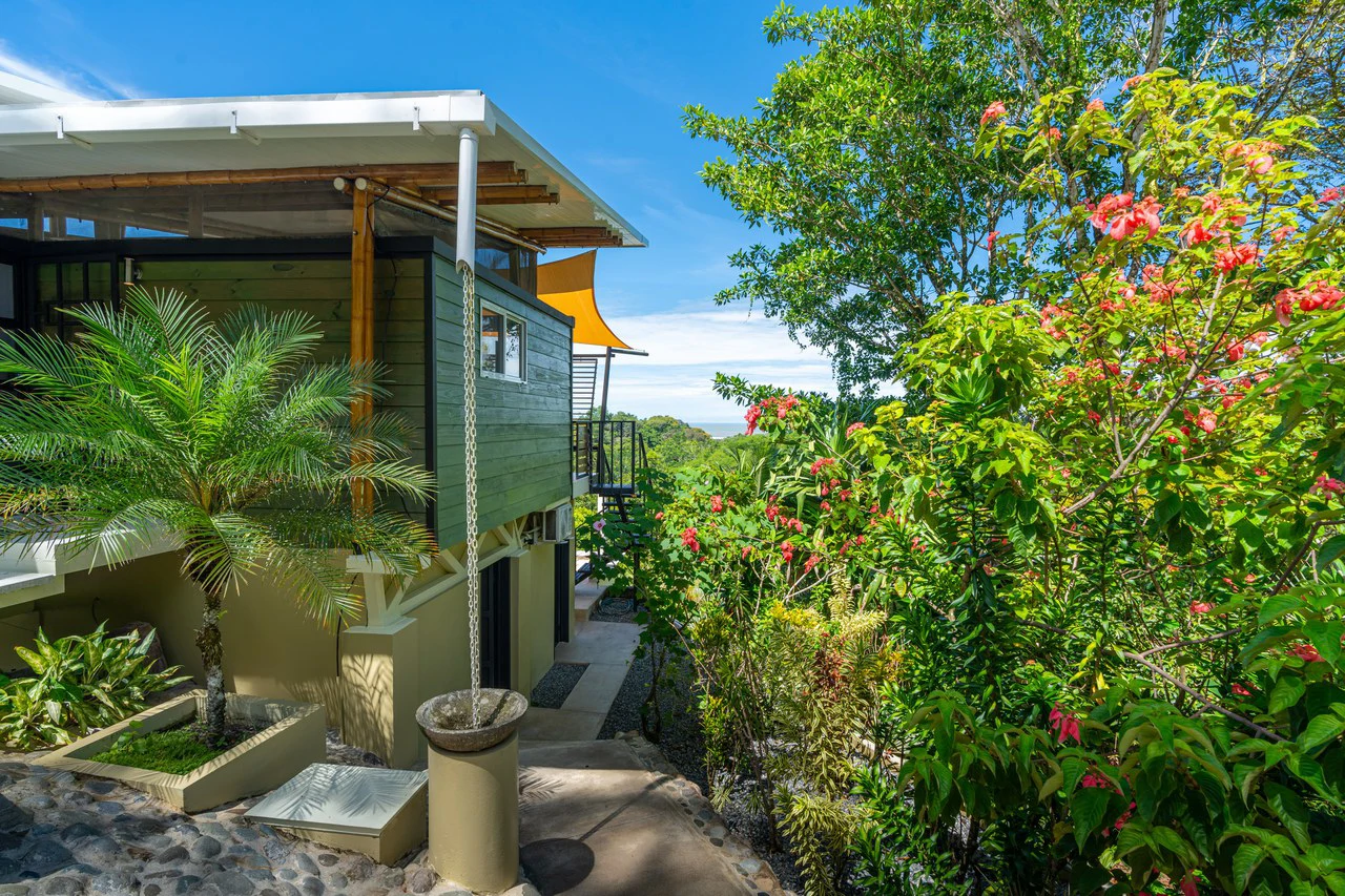 Casa Chiquita: Ocean View Retreat in the Heart of Ojochal – 3 Bed, 3 Bath with Pool, Fruit Trees & Prime Location - Gallery image 11