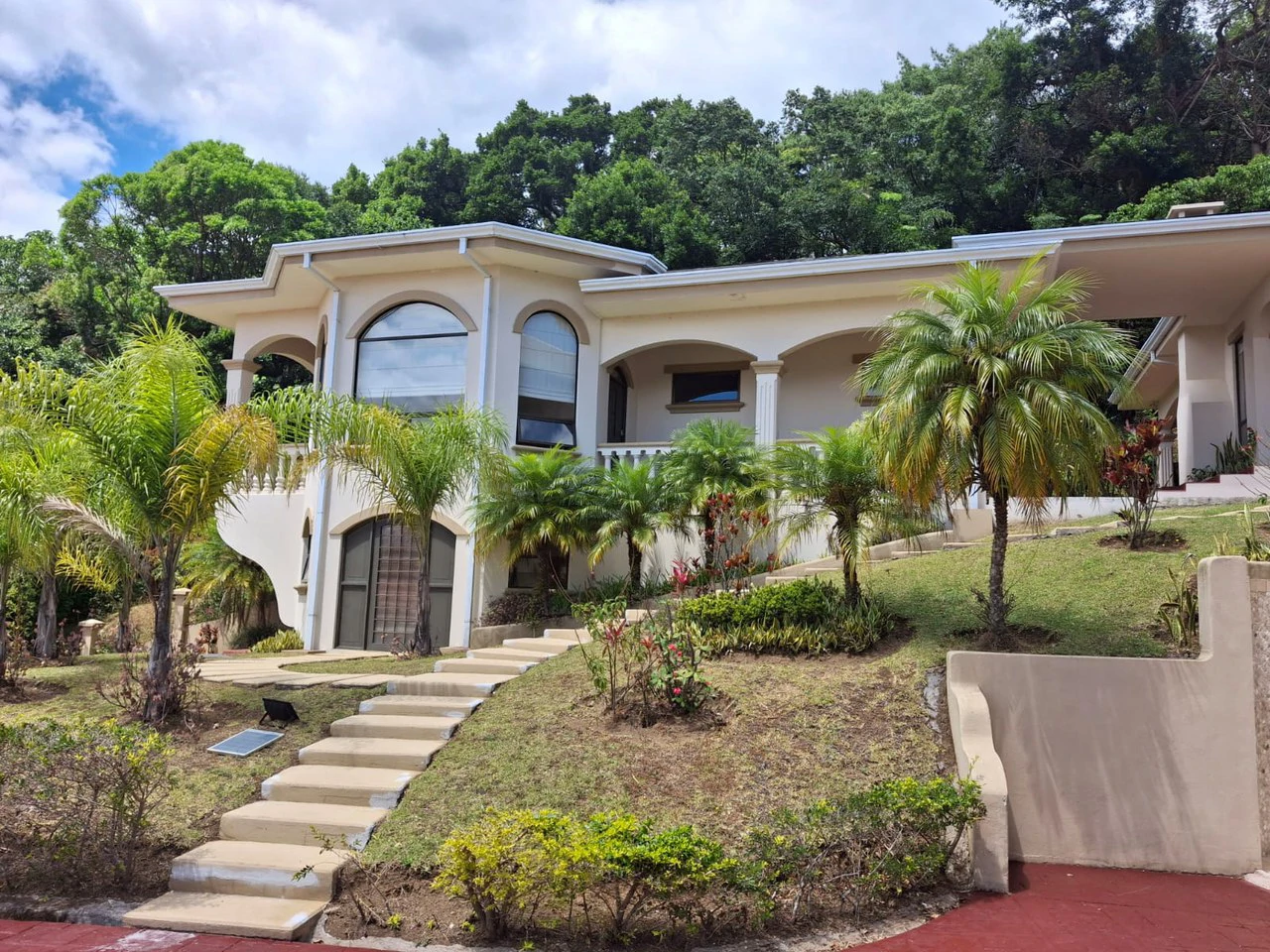 Magnificent mansion: Luxury Home + Pool, 3 Villas + Views! - Gallery image 17