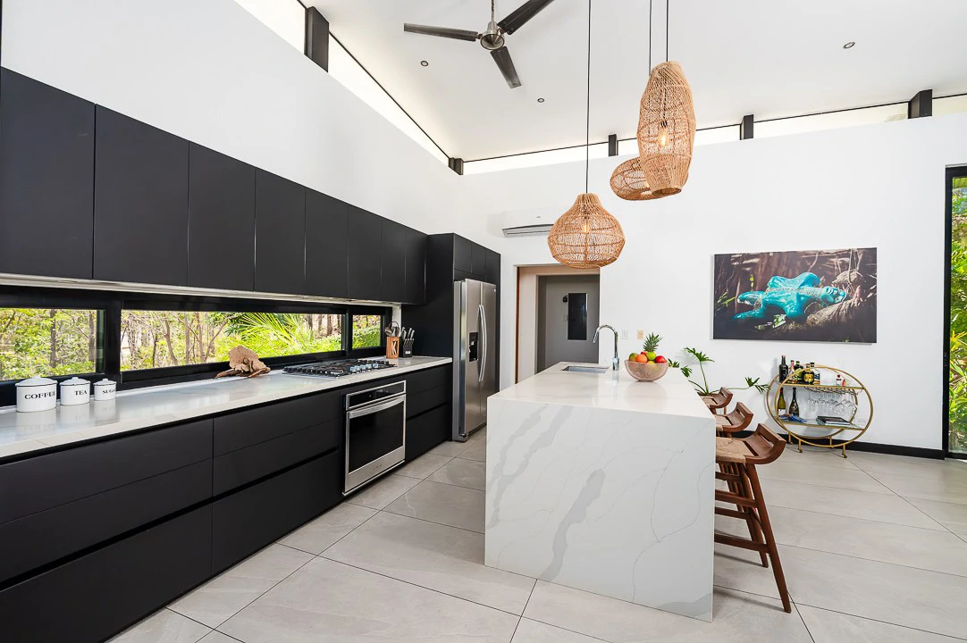 Casa Kalachuchi: Gorgeous Modern Jungle Oasis with Sunset Views in Gated Community - Gallery image 8