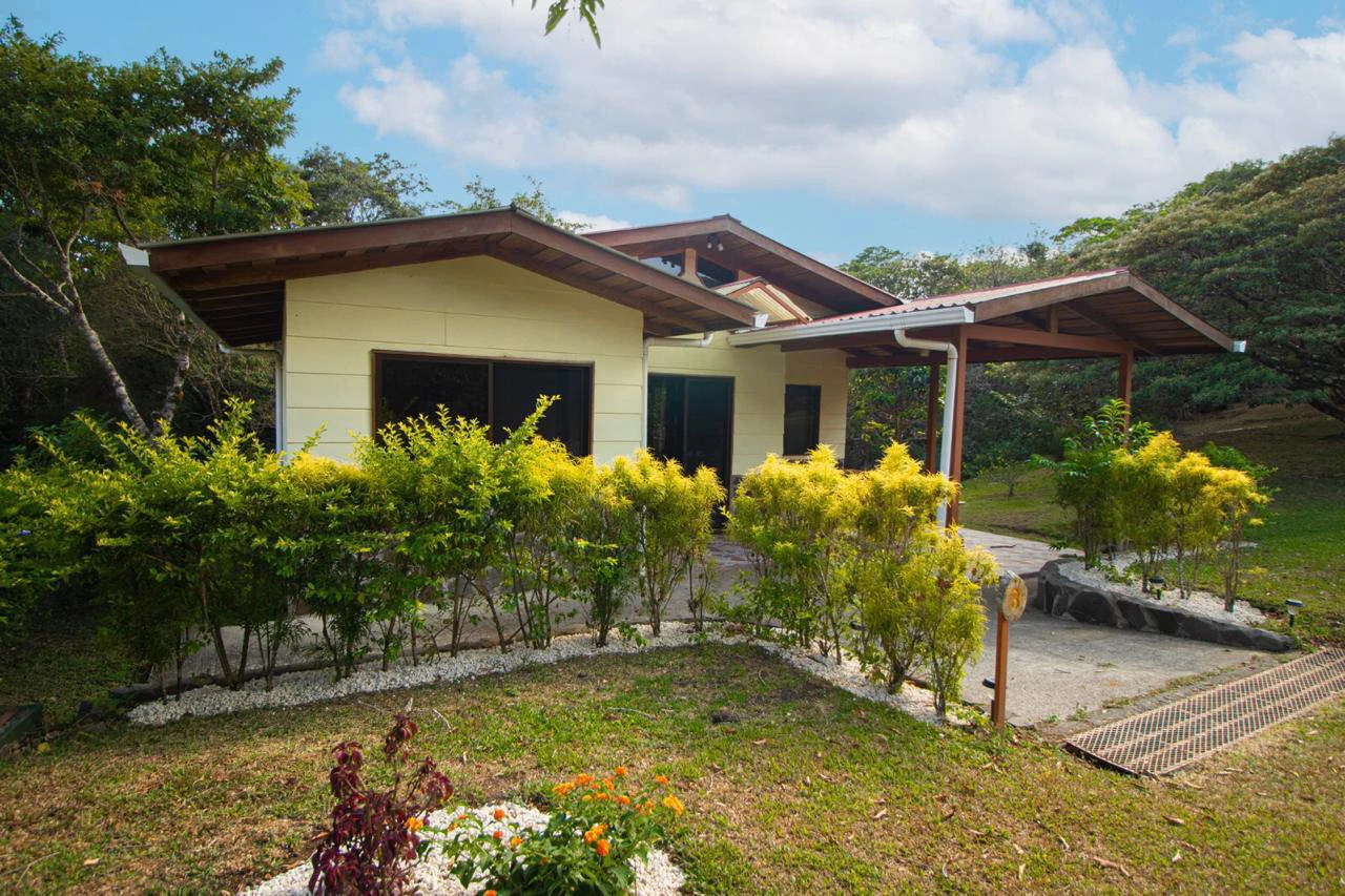 2 Acres with 4 houses Centrally located in Monteverde BV0224: Turn-Key Accommodations Business on 2 Acres Just 5 Minutes from Santa Elena – Surrounded by Nature, Ready to Grow - Gallery image 20