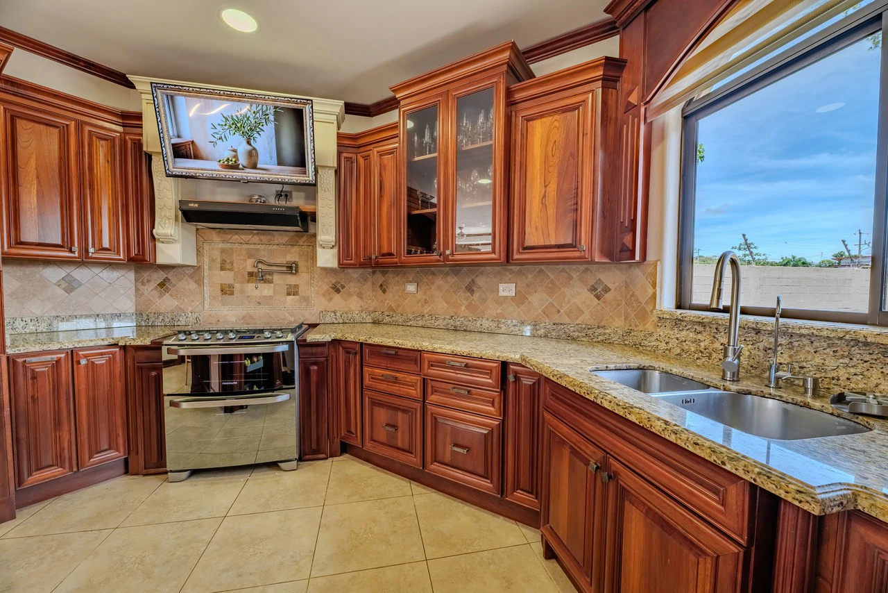 Luxury Home with Pool, Bar Area & Resort-Level Amenities | 6 br, 4.5 ba in Perez Zeledon - Gallery image 7