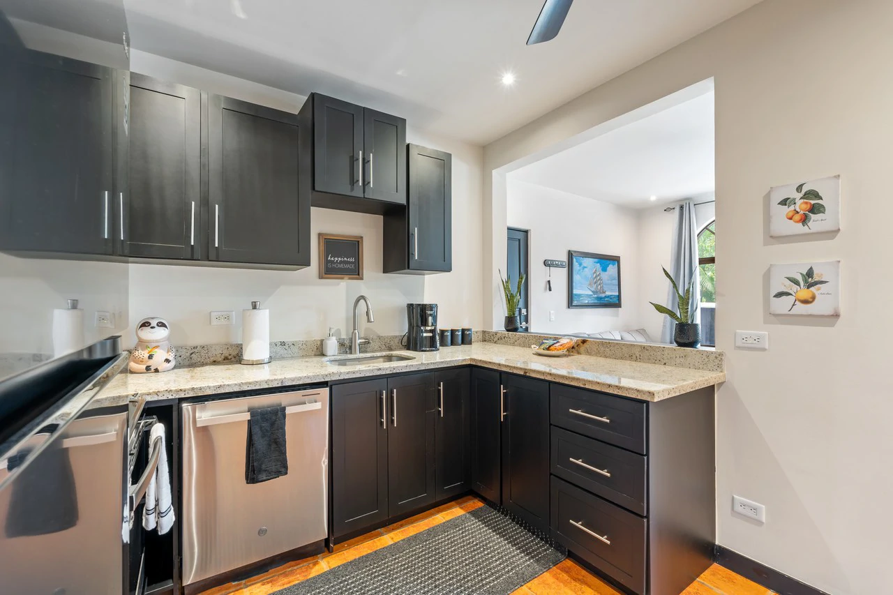Laughing Gecko Suites: Beach Suites / Boutique Hotel For  Sale - Gallery image 13