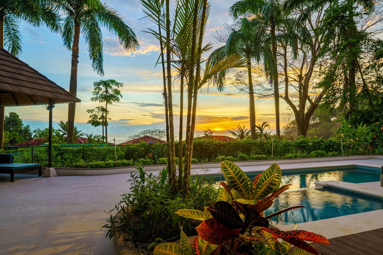 1.42 ACRES – 4 Bedrooms 2 Story Ocean-View Home With 2 Bedroom Guest House In Premium Beach Community, Walk to the Beach! - Gallery image 4