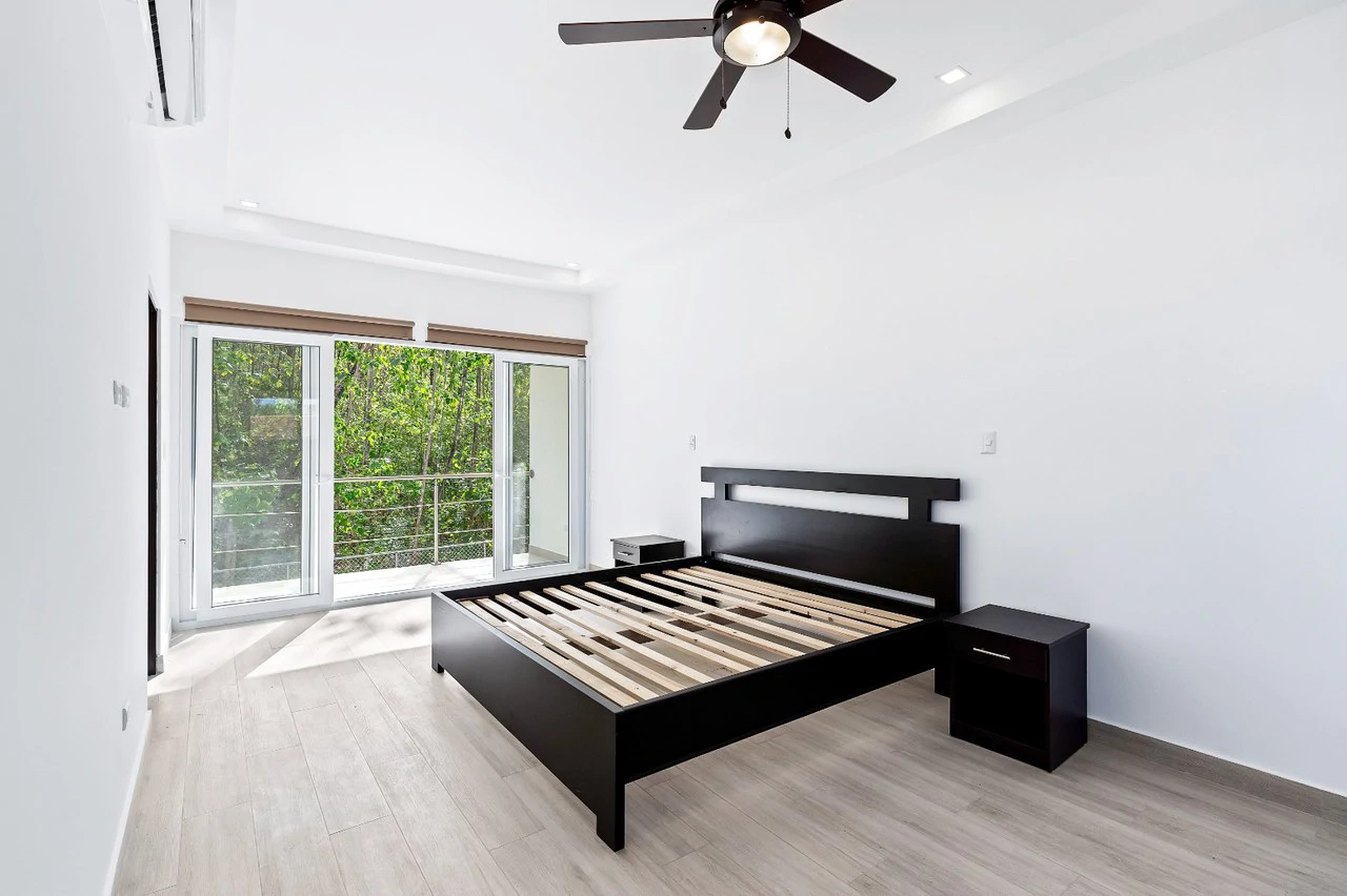 Jacarandas #22: Modern Townhome with Amenities Just Minutes from the Beach - Gallery image 5