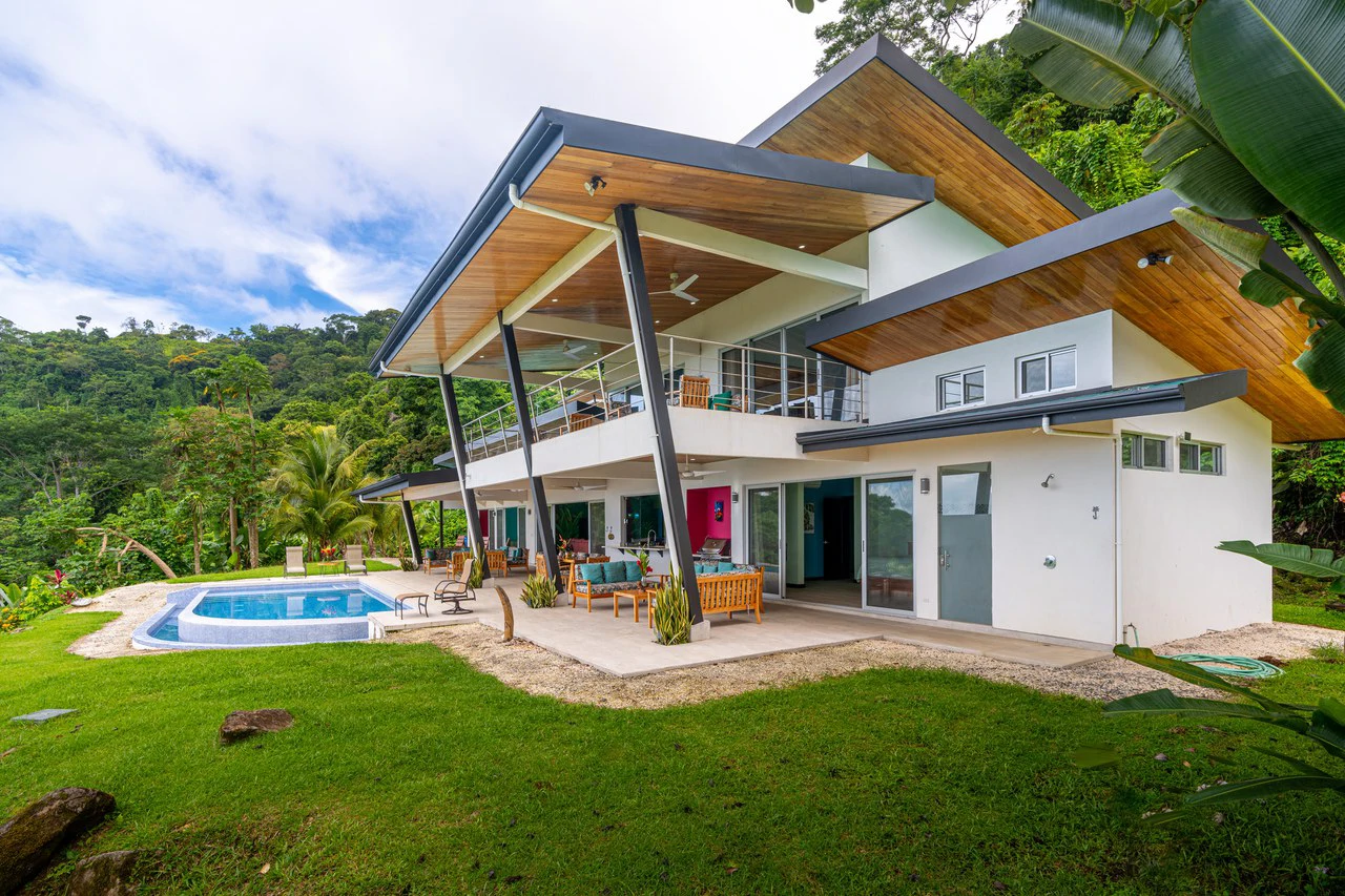 Luxury Ocean View Retreat Overlooking the Whale’s Tail – Proven Rental in Gated Enclave - Gallery image 11