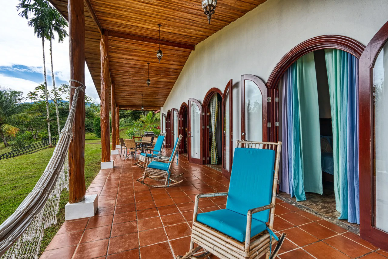 5 Bedroom Mountain Retreat Minutes from the Beach Platanillo Costa Rica - Gallery image 14