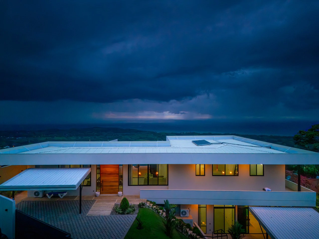 Lion's Gate Sunset Estate - Gallery image 38