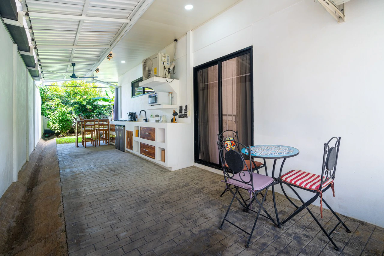 Modern 3 Bedroom Home - Walking distance to it all! - Gallery image 24