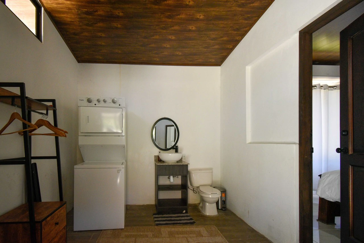 Home and Rental Apartment in Quiet Neighborhood - Gallery image 13