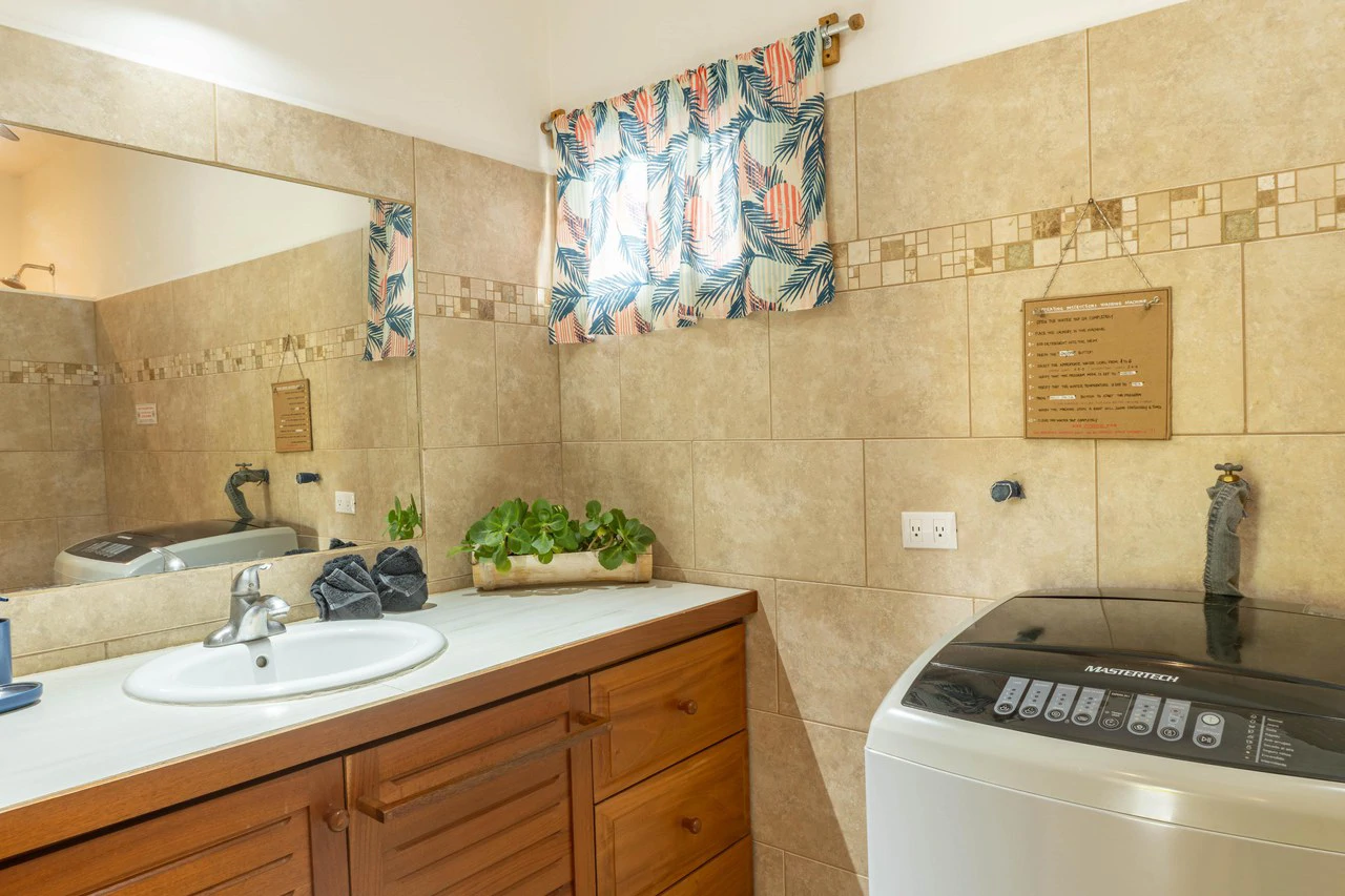 Casa Ceiba: Turnkey Investment Walking Distance to Beach - Gallery image 5
