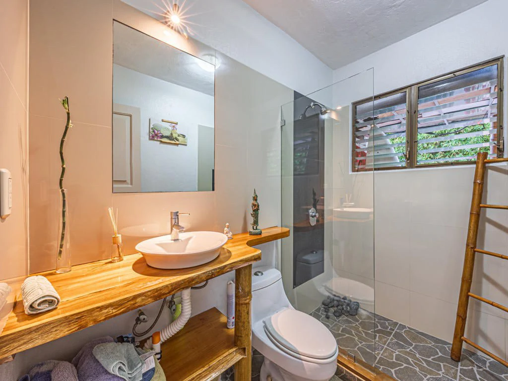 Villa Tres Vistas, a stunning luxury home located on the desirable Calle Perezoso in Ojochal - Gallery image 4
