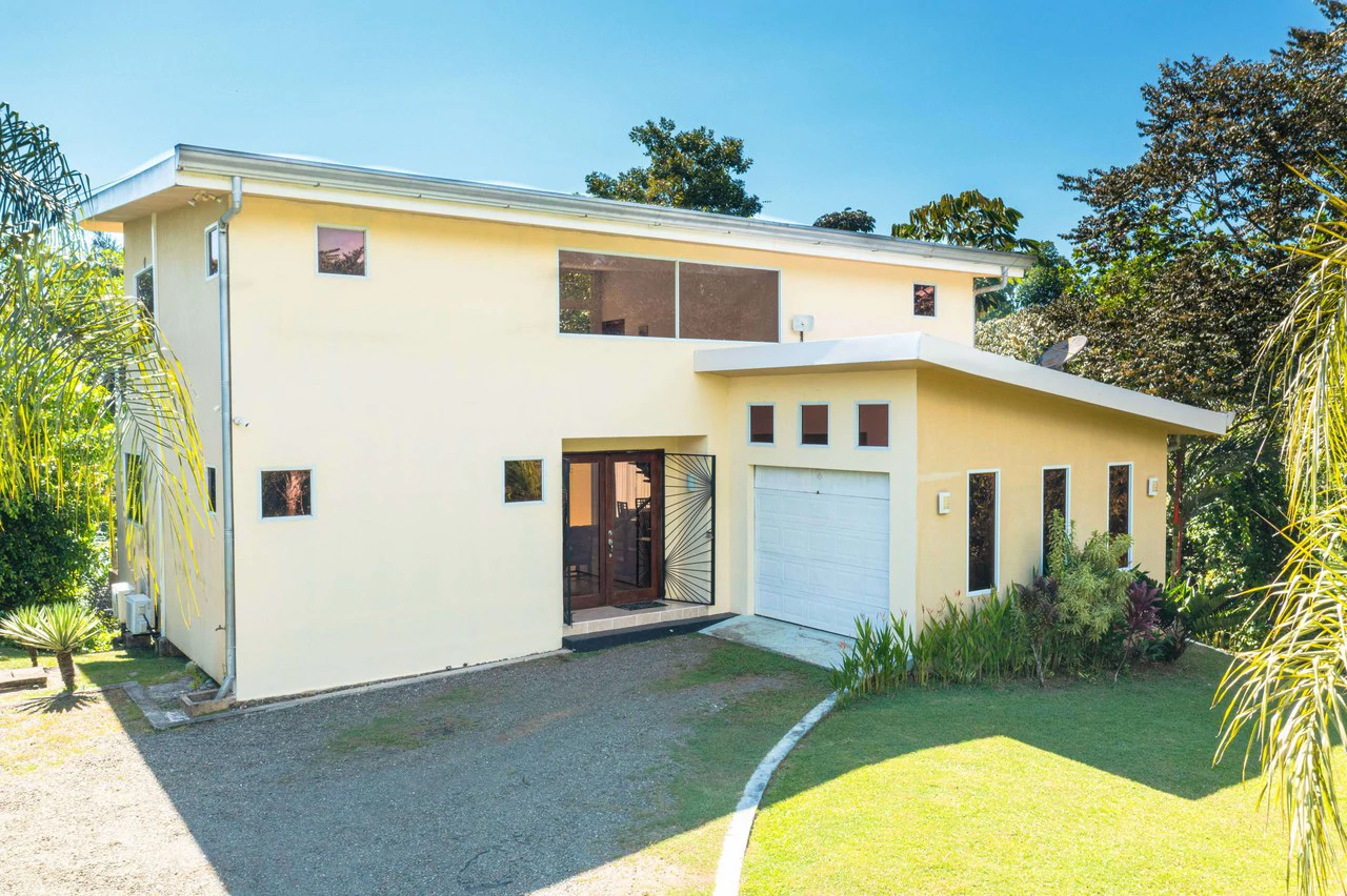 Casa Fox Las Palmas: Mountain House For Sale in Quepos - Gallery image 3