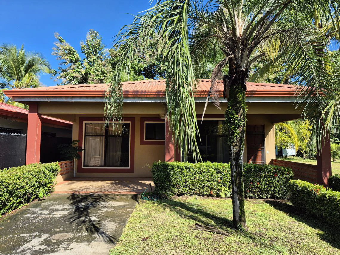 Casa Ora: Price Reduction - Charming Renovated Home with Expansion Potential, Close to All Amenities. - Gallery image 2