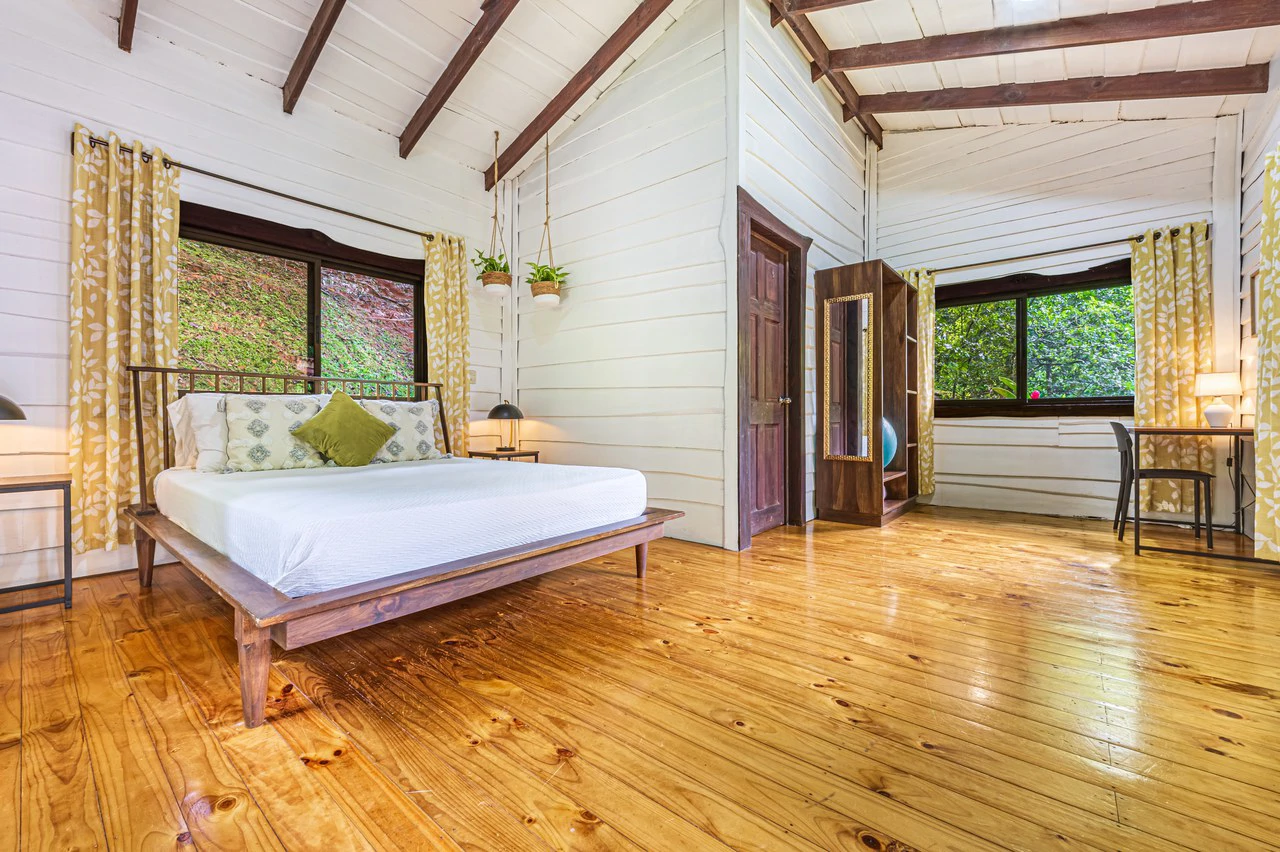 A Jungle House Built of Wood & River Dreams - Gallery image 14