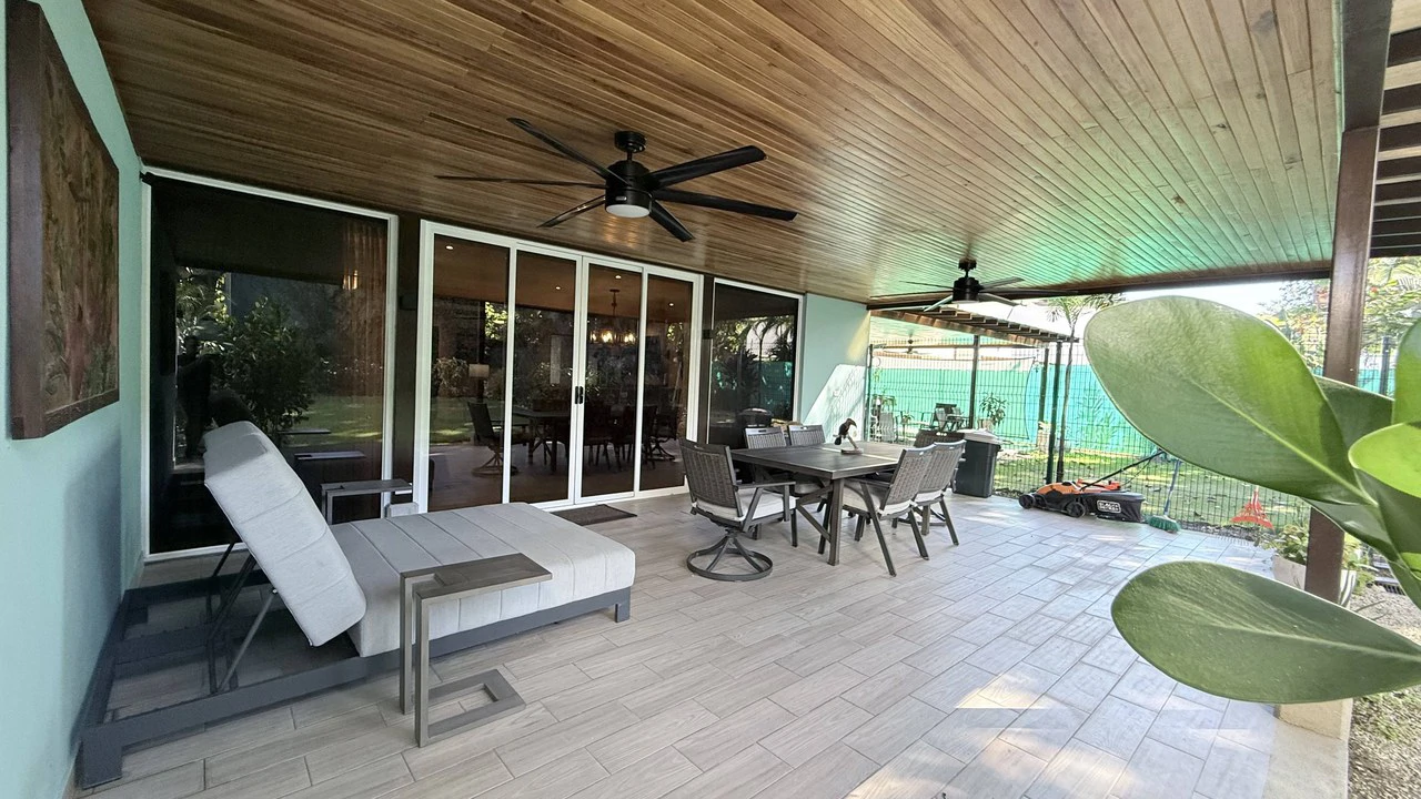 Unique Oversized Lot Home in Ciudad del Mar with 4 Covered Parking - Gallery image 25