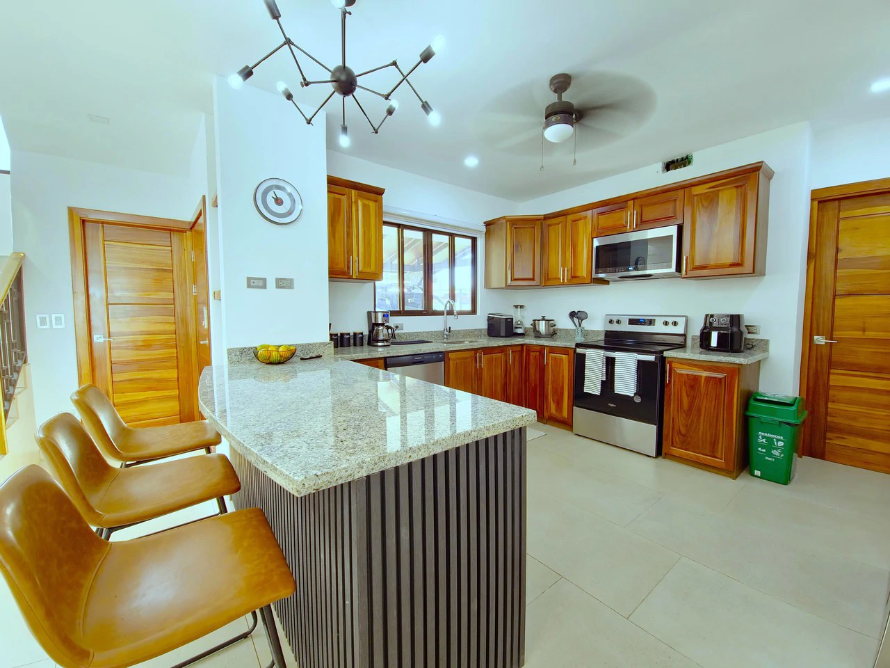 Price Reduced - Modern Oasis Near Uvita: Contemporary Living with Pool & Privacy - Gallery image 6