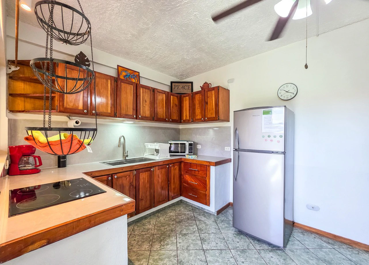 Prime Location 1bed 1bath Condo, Steps From Samara Beach - Gallery image 4