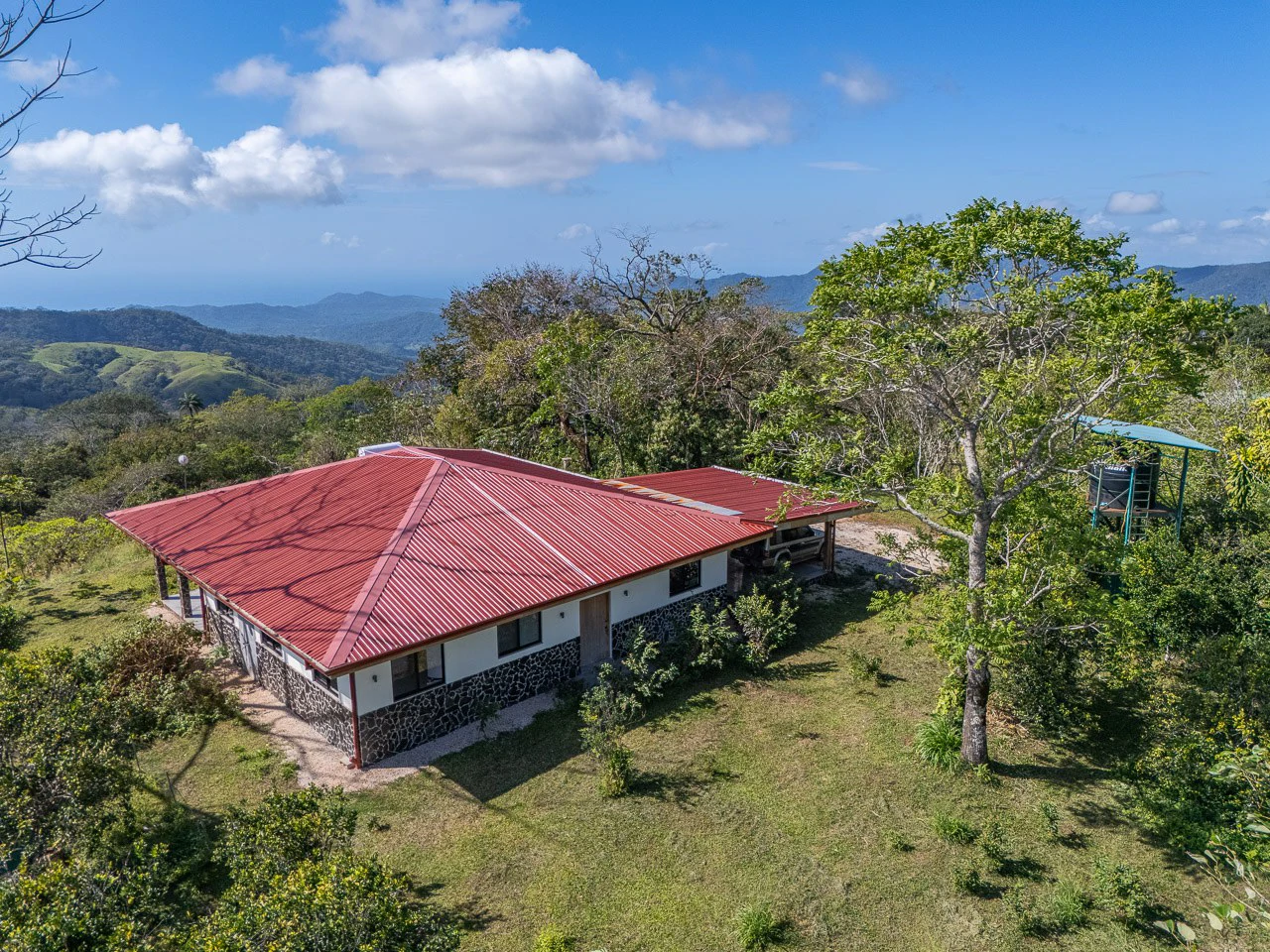 Altos de Socorro: Hilltop Farm with Expansive Ocean Views - Gallery image 5