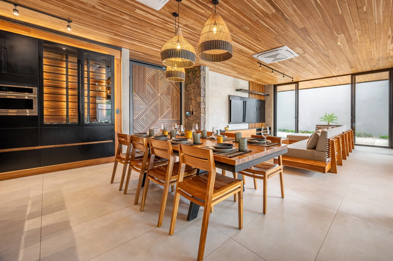 Casa Uchuva: Architectural Harmony of Wood, Stone, and Light - Gallery image 13