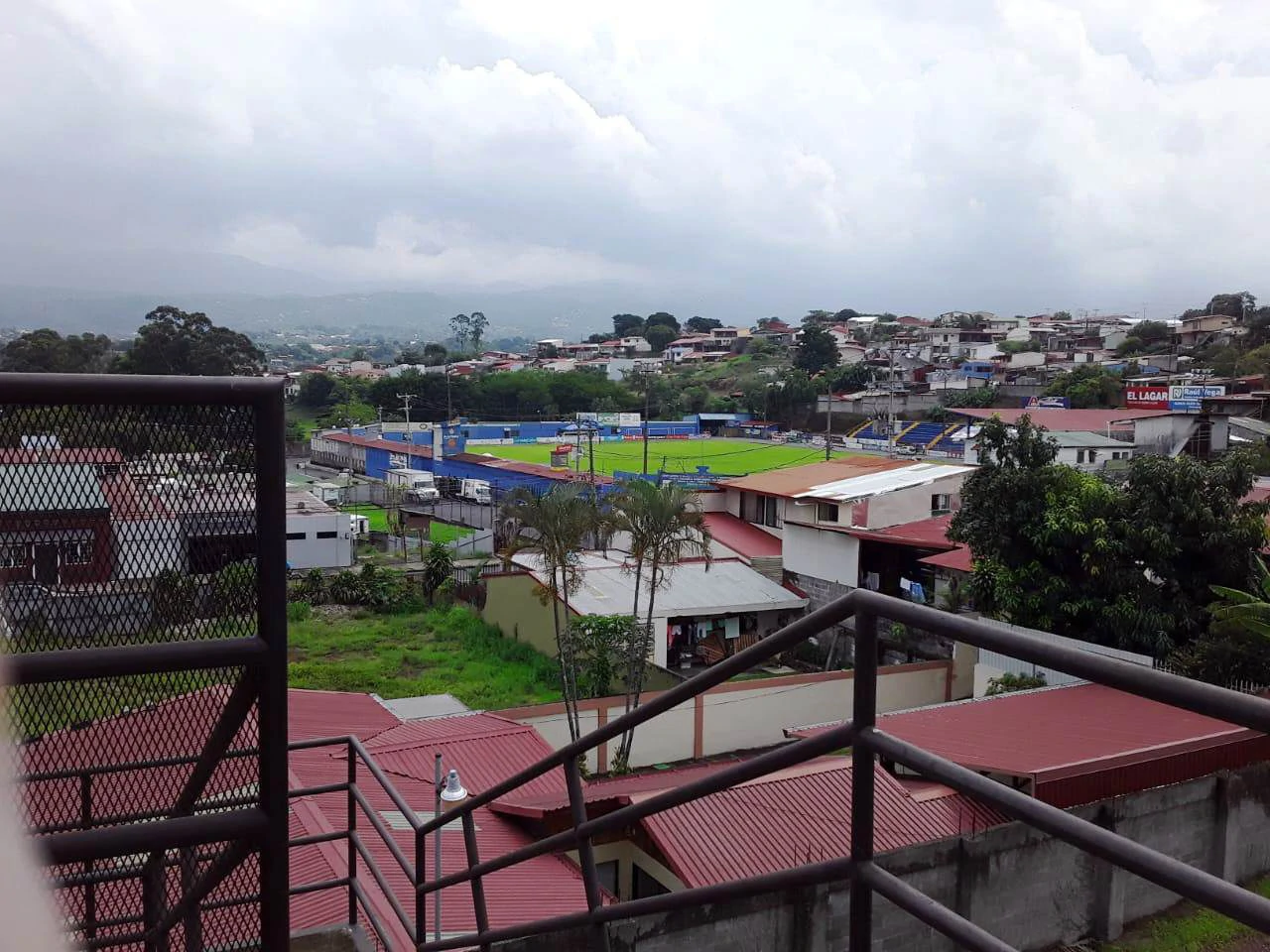 RARE Downtown Commercial: 2 level Commercial building in the heart of Grecia! - photo 3