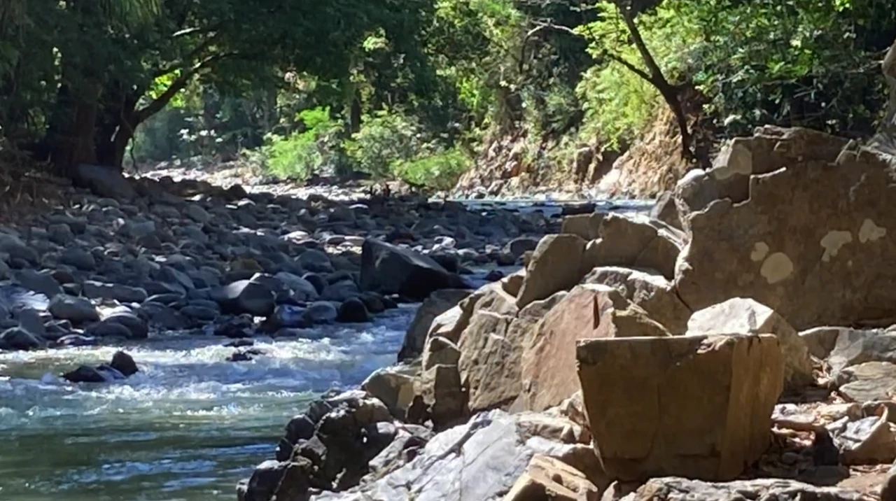 Tourism or Development?: Beautiful 56 ha with riverfront access - Gallery image 12