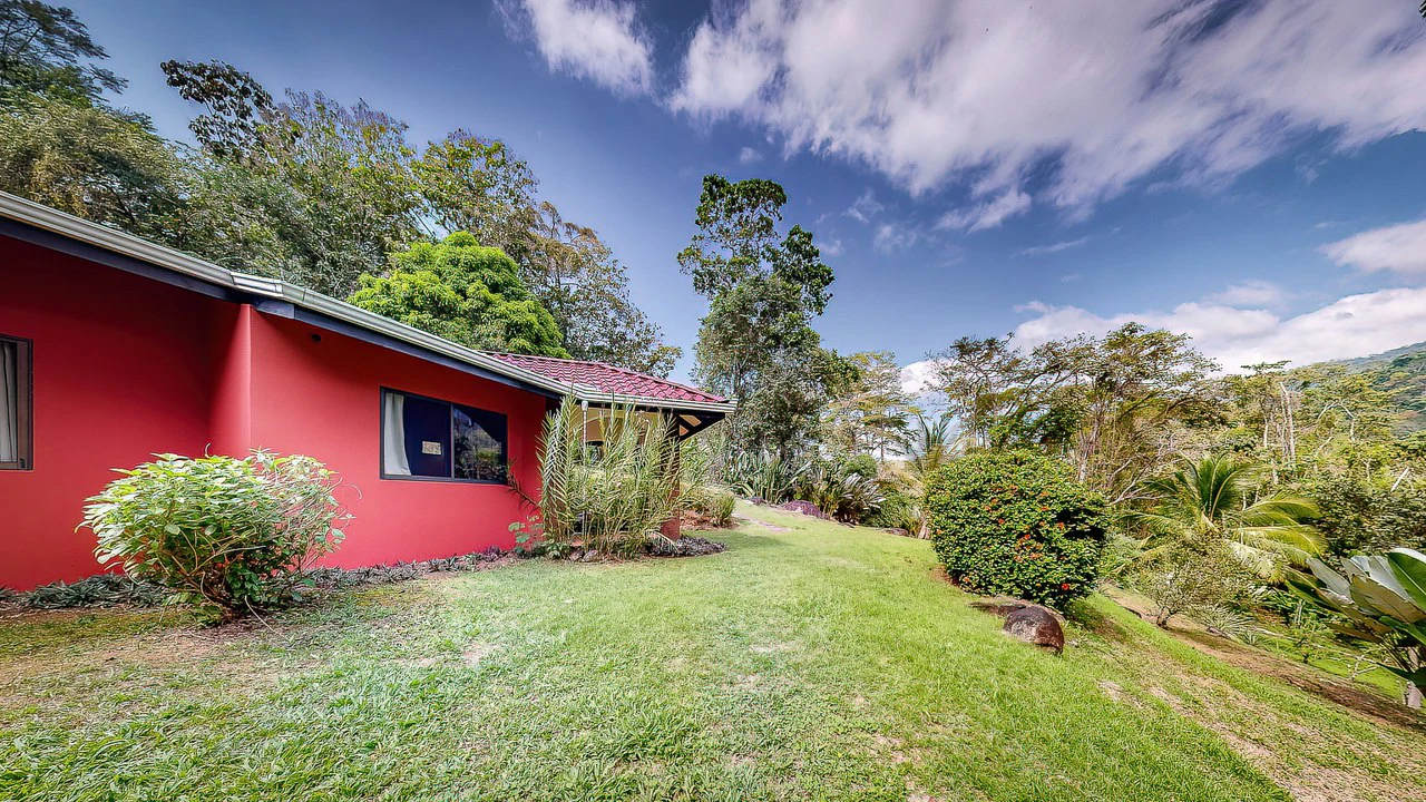 A TRANQUIL HAVEN: PRIME INVESTMENT OPPORTUNITY IN UVITA'S LUSH RIVER ENCLAVE: Mountain Hotel/Resort/Hostel For Sale in Uvita - Gallery image 21