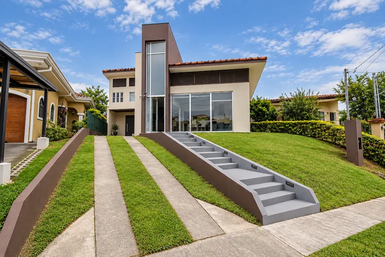 House For Sale in La Guácima
