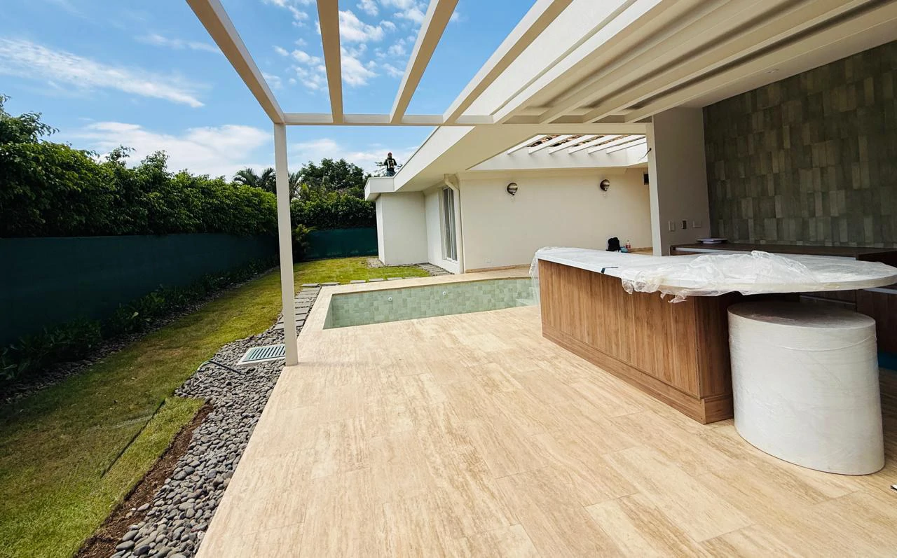 One-Story House with Pool for Sale in Bosques de Lindora Condominium