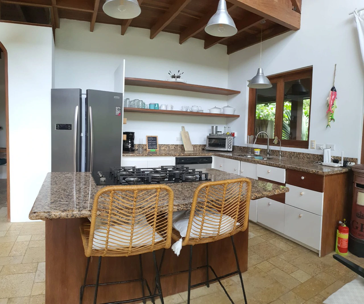 Property with 3 homes and pool: Tropical Gardens steps to the Beach in Mal País and minutes to Santa Teresa - Gallery image 5