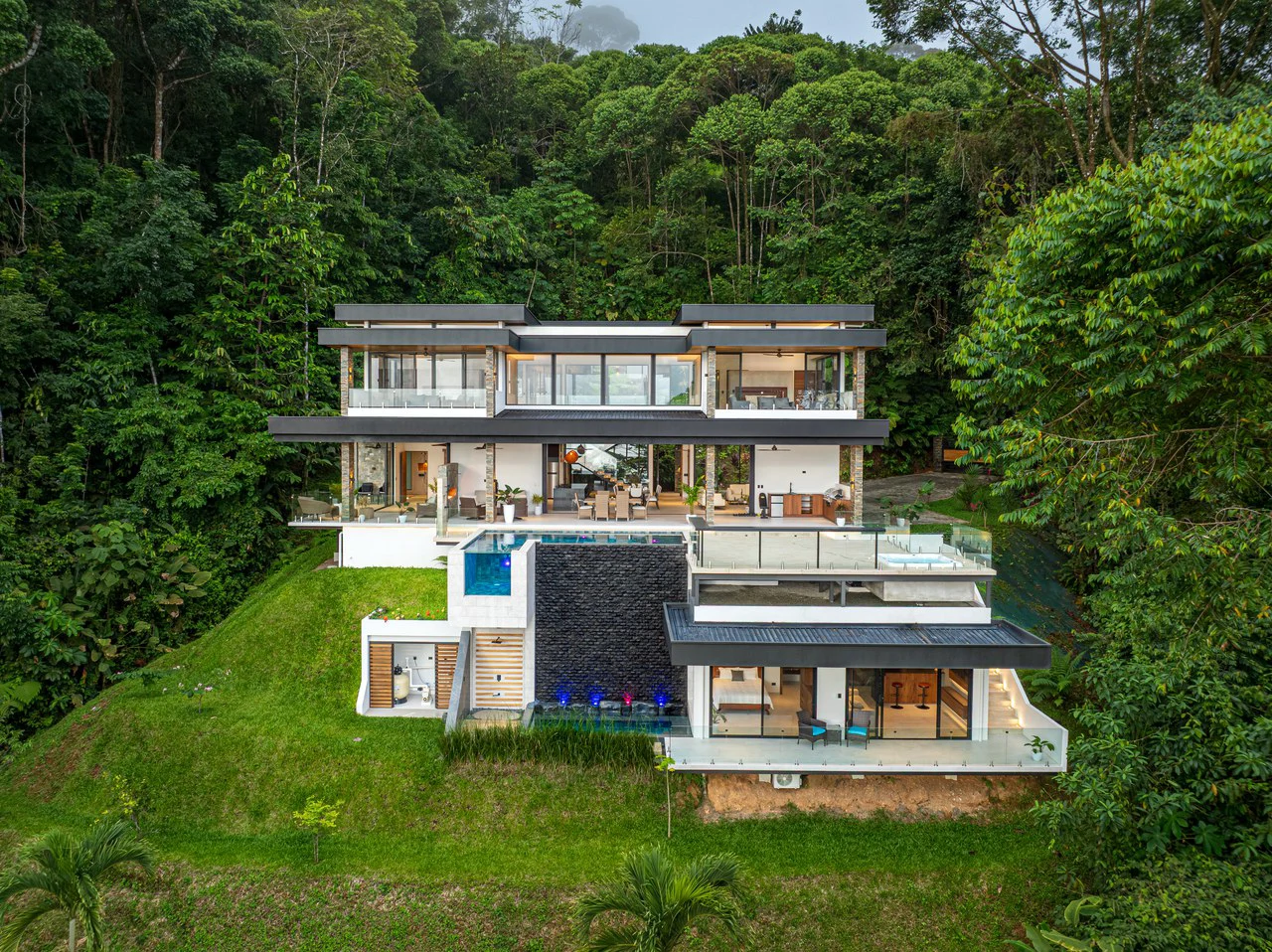 Casa Koules: Architectural 5-Bedroom Oceanview Estate in Prestigious Costa Verde Estates - Gallery image 84