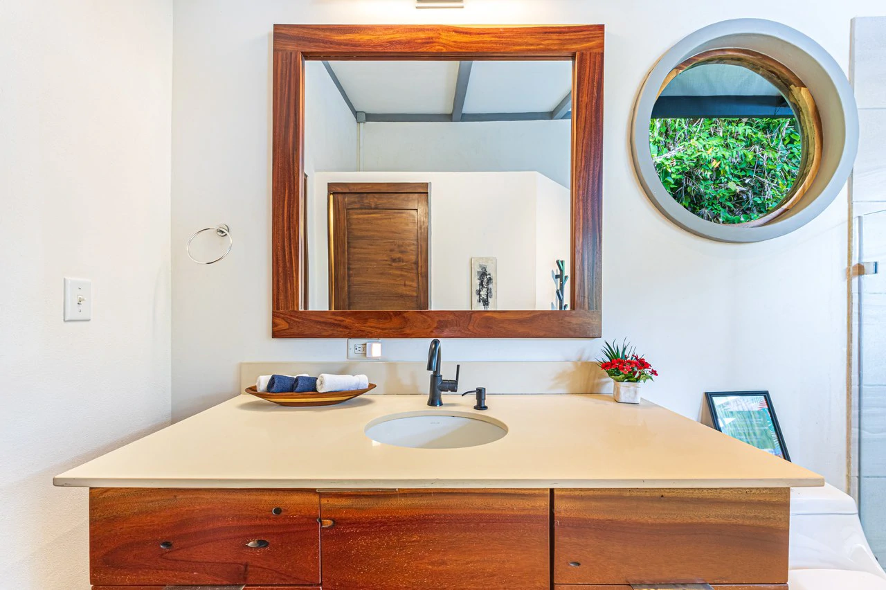 Uvita Ocean and Whale Tail View Modern Home on 3.64 Acres in Exclusive Enclave - Gallery image 11